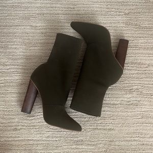 LAST CALL 🏷️ Steve Madden army green sock boots, 6.5